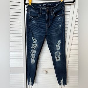 American Eagle size 4 ripped denim jeans. Great condition!
